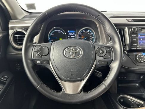 Used 2017 Toyota RAV4 XLE AWD/4WD image 14