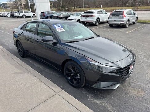 Used 2023 Hyundai Elantra SEL w/ Cargo Package image 5