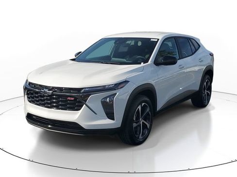 Certified 2025 Chevrolet Trax RS w/ Driver Confidence Package FWD image 2