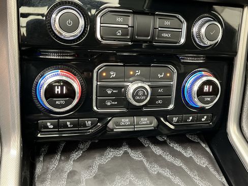 Used 2023 GMC Yukon Denali AWD/4WD image 24