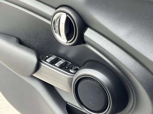 Used 2016 MINI Cooper 4-Door Hardtop image 27