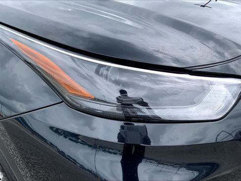 Certified 2024 Toyota Highlander XLE FWD image 27