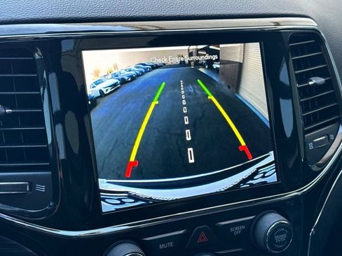 Used 2021 Jeep Grand Cherokee Limited w/ Luxury Group II image 16