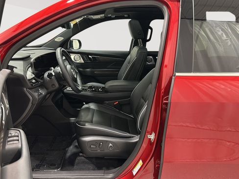 Used 2025 Buick Enclave Avenir w/ Super Cruise Package image 18