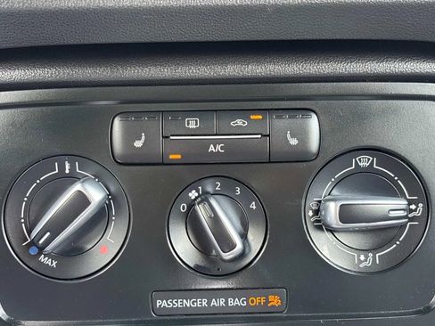 Used 2013 Volkswagen Beetle 2.0T image 25