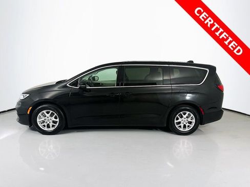 Used 2024 Chrysler Pacifica Touring-L image 6