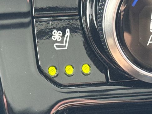 Used 2023 Toyota Highlander Platinum AWD/4WD image 49