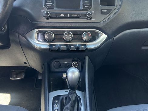 Used 2013 Kia Rio EX w/ Convenience Pkg image 9