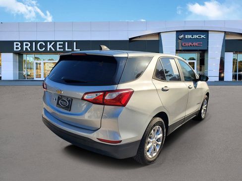 Used 2021 Chevrolet Equinox LS image 3