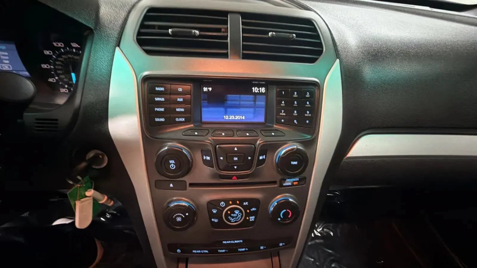 Used 2015 Ford Explorer XLT FWD image 13