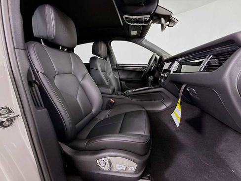 New 2026 Porsche Macan image 30