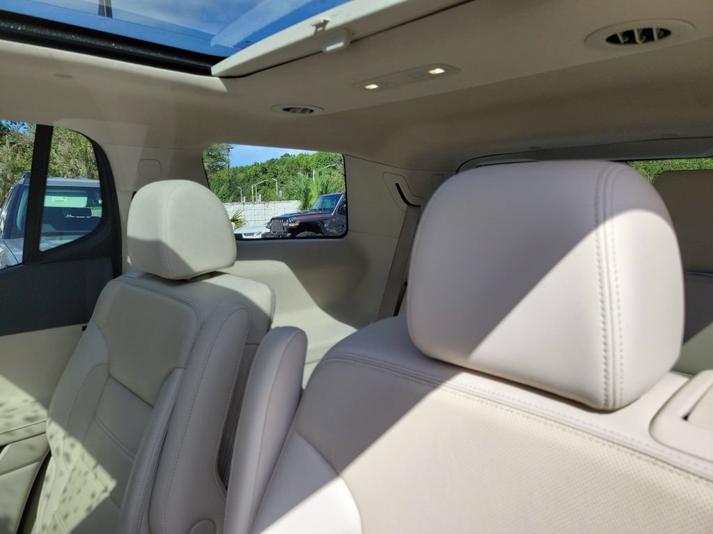 Used 2020 GMC Acadia Denali w/ Technology Package FWD image 14