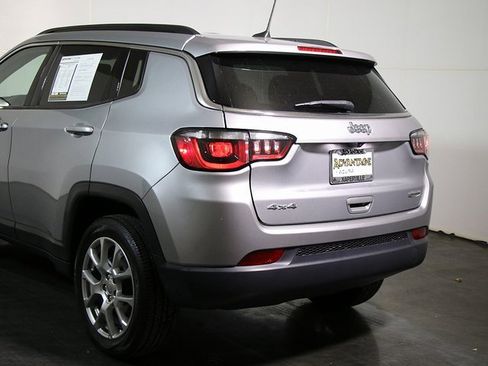 Used 2022 Jeep Compass Latitude image 11