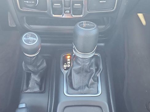 Used 2023 Jeep Gladiator Willys image 14