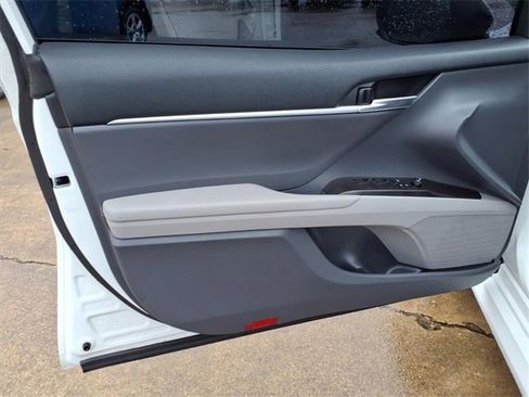 Used 2023 Toyota Camry LE image 19