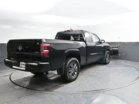 Used 2025 Nissan Frontier SV image 8