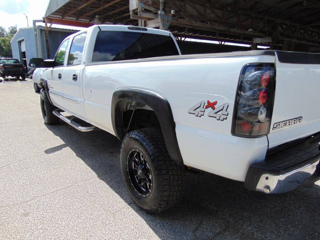 Used 2004 GMC Sierra 2500 SLT w/ Heavy-Duty Power Package AWD/4WD image 9