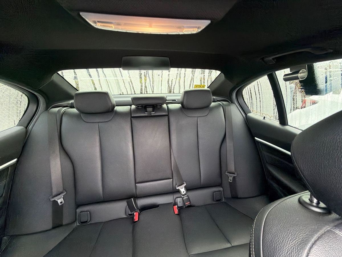 Used 2018 BMW 340i xDrive Sedan AWD/4WD image 11