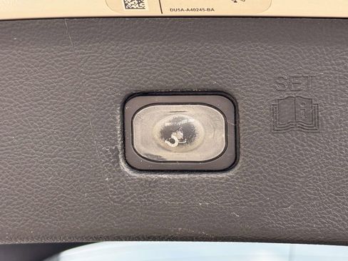 Used 2019 Ford Edge Titanium image 13