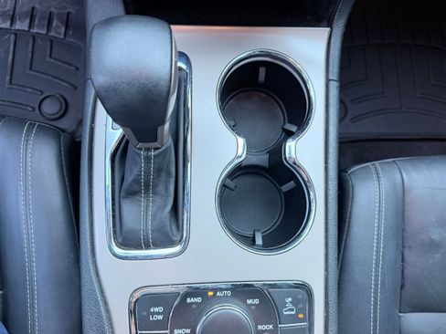 Used 2017 Jeep Grand Cherokee Limited image 17