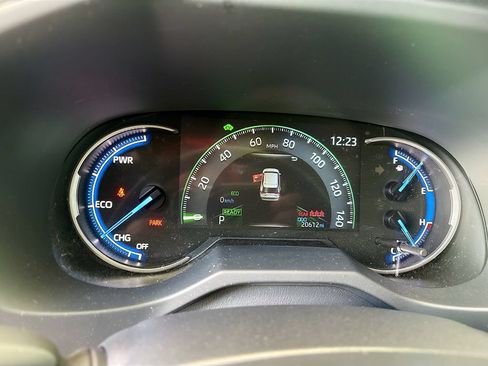 Certified 2025 Toyota RAV4 LE AWD/4WD image 33
