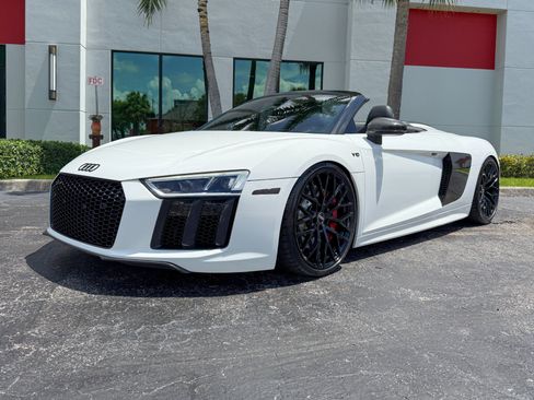 Used 2017 Audi R8 V10 w/ Carbon Exterior Package AWD/4WD image 10