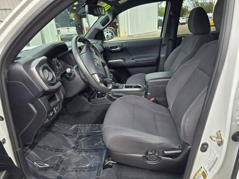 Used 2018 Toyota Tacoma TRD Off-Road image 18