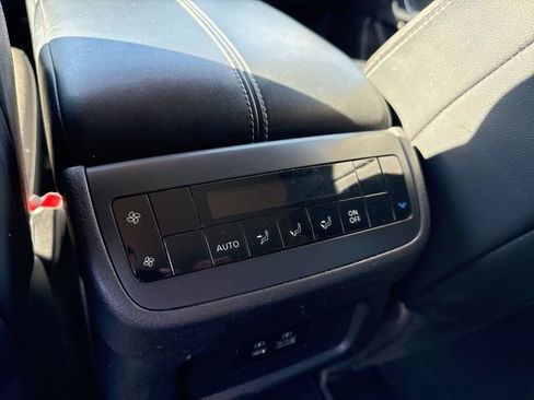 Used 2022 Nissan Pathfinder SL image 14