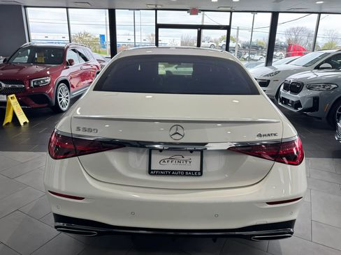 Used 2022 Mercedes-Benz S 580 4MATIC Sedan w/ AMG Line Package image 4