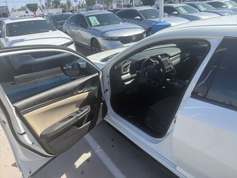 Used 2017 Honda Civic Sport image 4