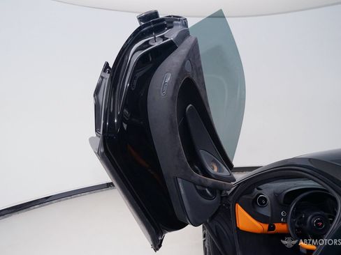 Used 2017 McLaren 570S RWD image 10