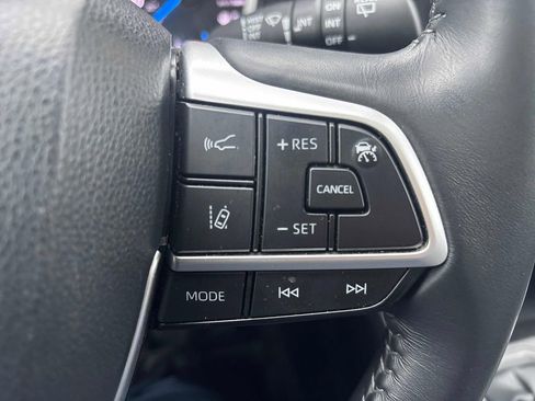 Used 2024 Toyota Highlander XLE image 19