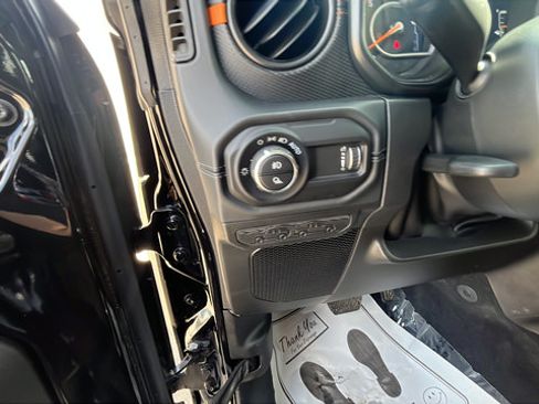 Used 2026 Jeep Gladiator Mojave AWD/4WD image 12