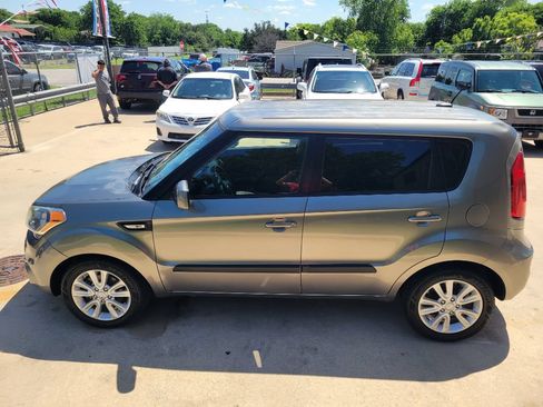 Used 2013 Kia Soul FWD image 6