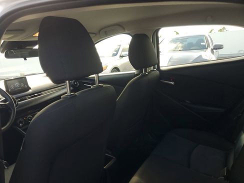 Used 2019 Toyota Yaris LE image 11