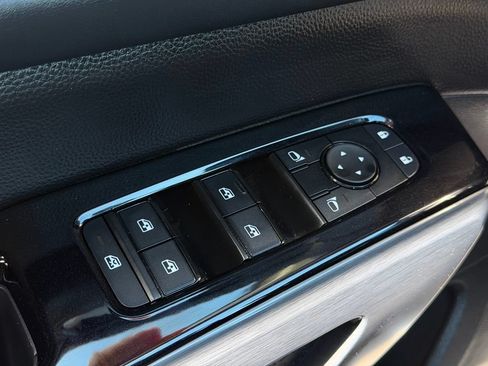 Used 2025 Nissan Pathfinder SL AWD/4WD image 21