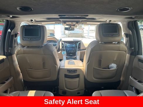 Used 2019 Cadillac Escalade ESV Platinum AWD/4WD image 32