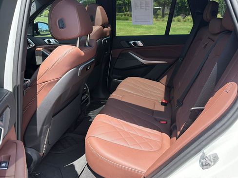 Used 2025 BMW X5 xDrive40i w/ M Sport Package AWD/4WD image 11