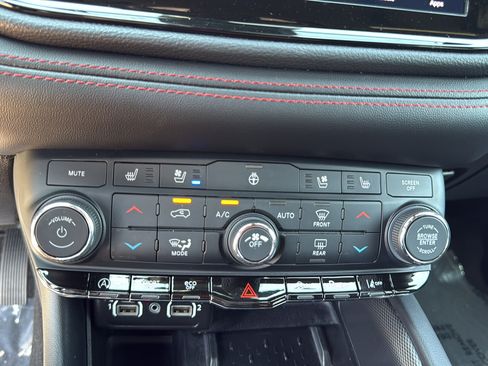 Certified 2025 Dodge Durango GT AWD/4WD image 27