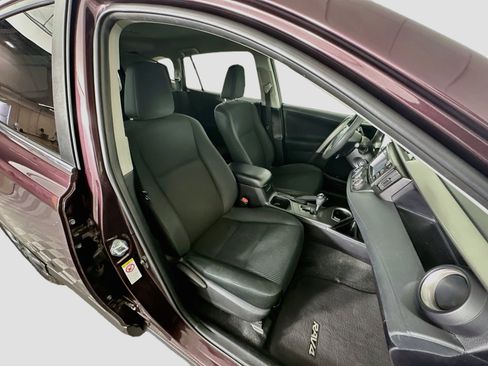 Used 2017 Toyota RAV4 LE w/ Carpet Mat Package AWD/4WD image 28