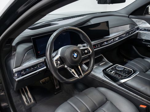 Used 2023 BMW 760i xDrive w/ Executive Package image 36