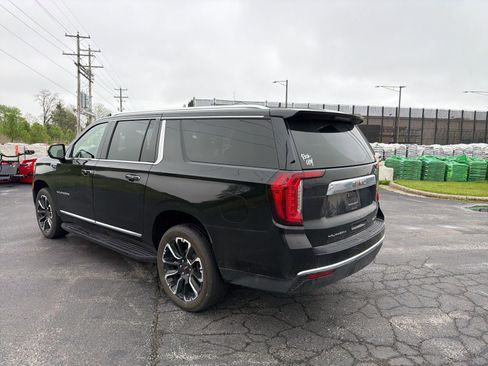 Used 2023 GMC Yukon XL SLT AWD/4WD image 5
