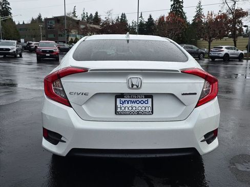 Used 2018 Honda Civic Touring image 19