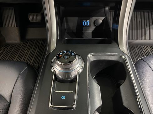 Used 2019 Ford Fusion SEL image 17