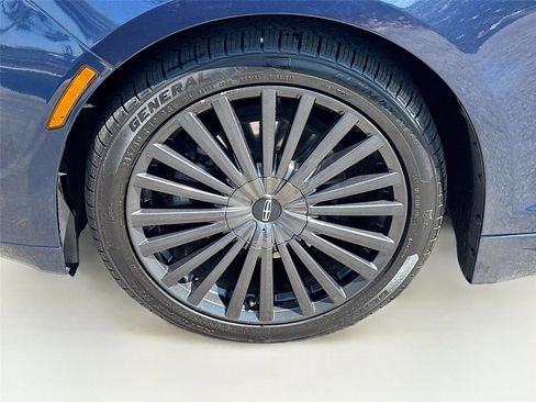 Used 2017 Lincoln MKZ Reserve image 31