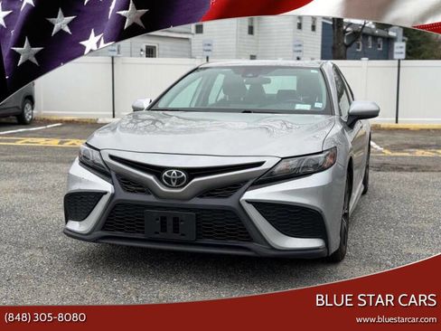 Used 2021 Toyota Camry SE image 1