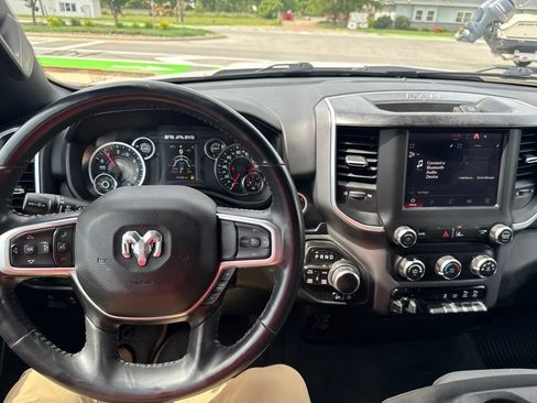 Used 2022 RAM 1500 Big Horn AWD/4WD image 3