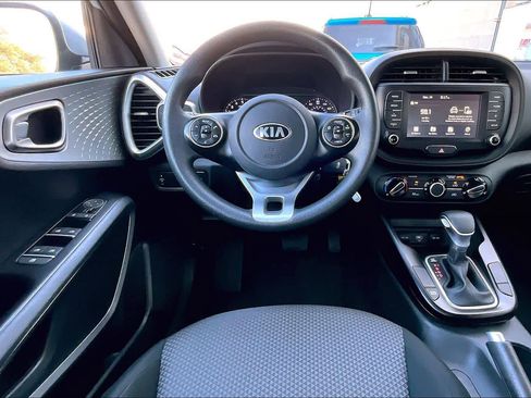 Used 2020 Kia Soul LX image 5