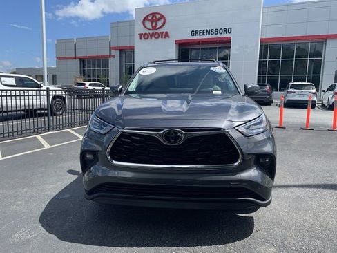 Used 2023 Toyota Highlander Limited AWD/4WD image 3