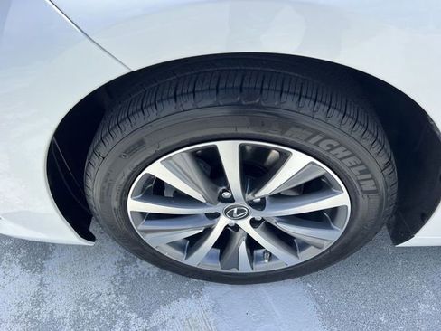 Used 2019 Lexus ES 350 w/ Premium Package image 10